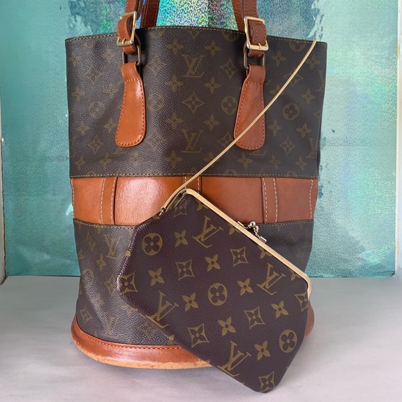 Louis Vuitton Handbags - Louis Vuitton Vintage Bucket GM with Coin Bag